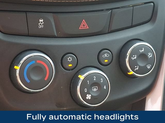 Used 2018 Chevrolet Trax LT w/ LT Convenience Package AWD/4WD image 13