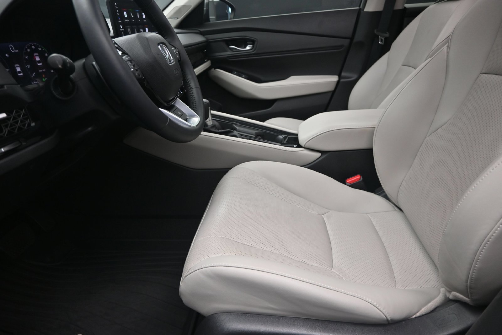 Used 2025 Honda Accord Touring image 13