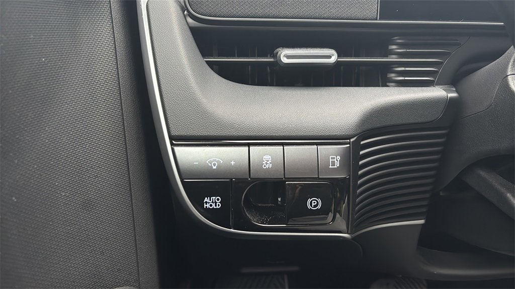 Certified 2025 Hyundai Ioniq 5 SE image 25