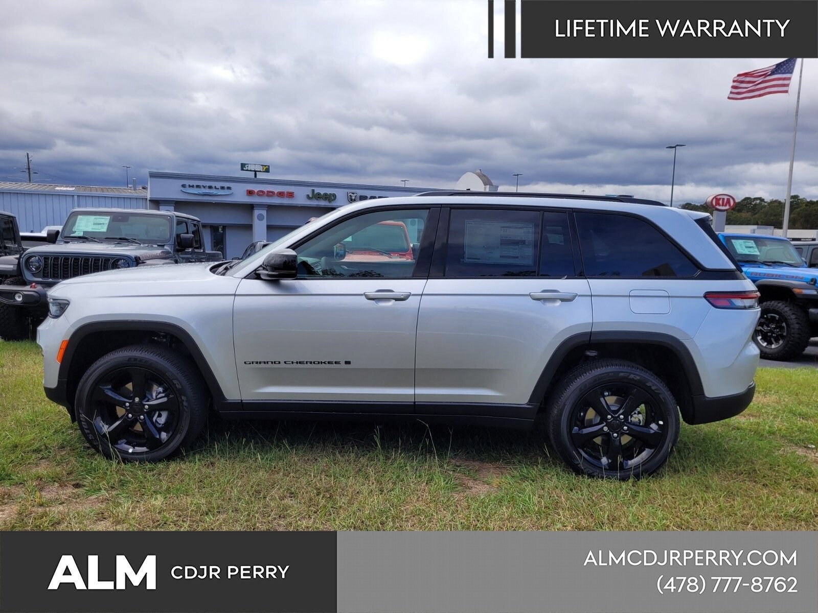 New 2025 Jeep Grand Cherokee 4WD image 3