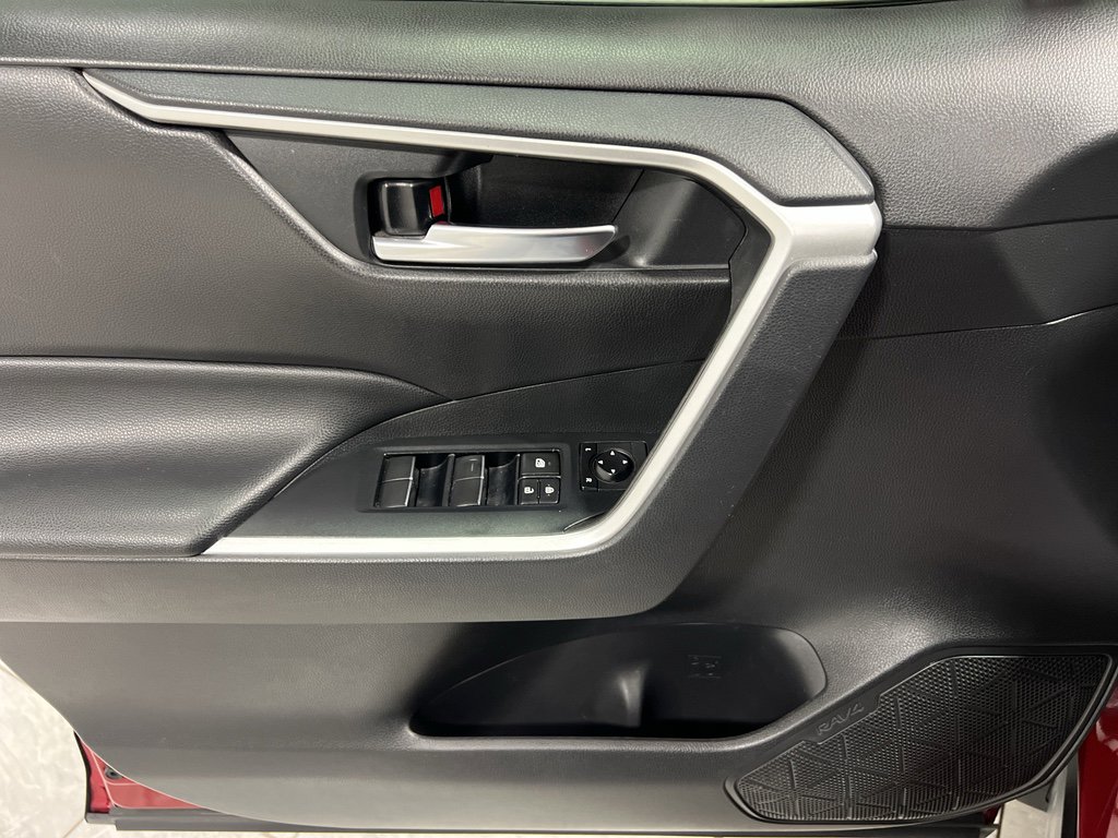 Used 2020 Toyota RAV4 XLE Premium image 20
