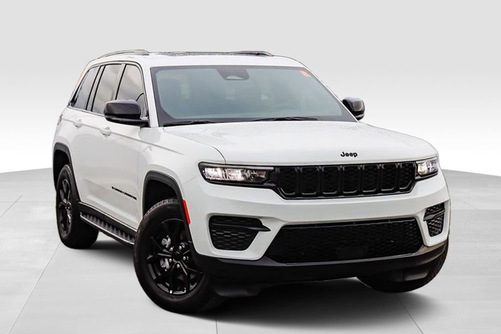 Certified 2025 Jeep Grand Cherokee Altitude image 2