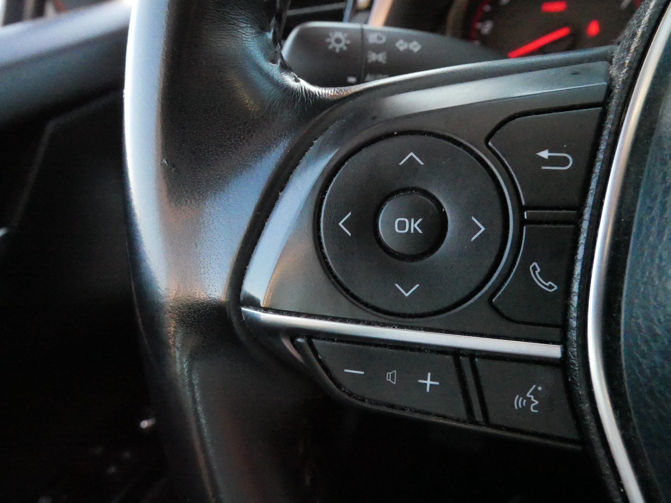 Used 2018 Toyota Camry XSE FWD image 26