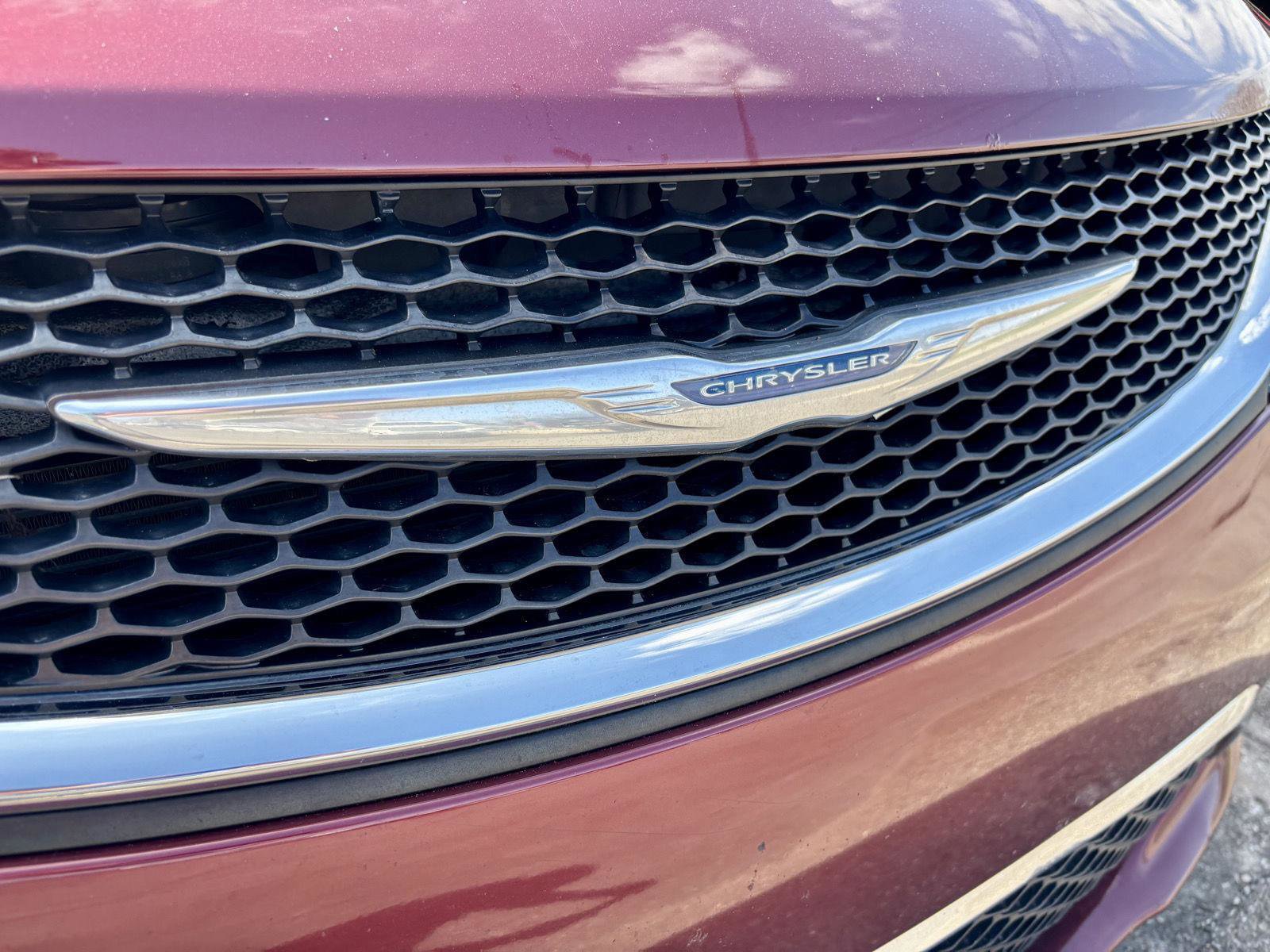 Used 2018 Chrysler Pacifica Touring-L Plus image 40