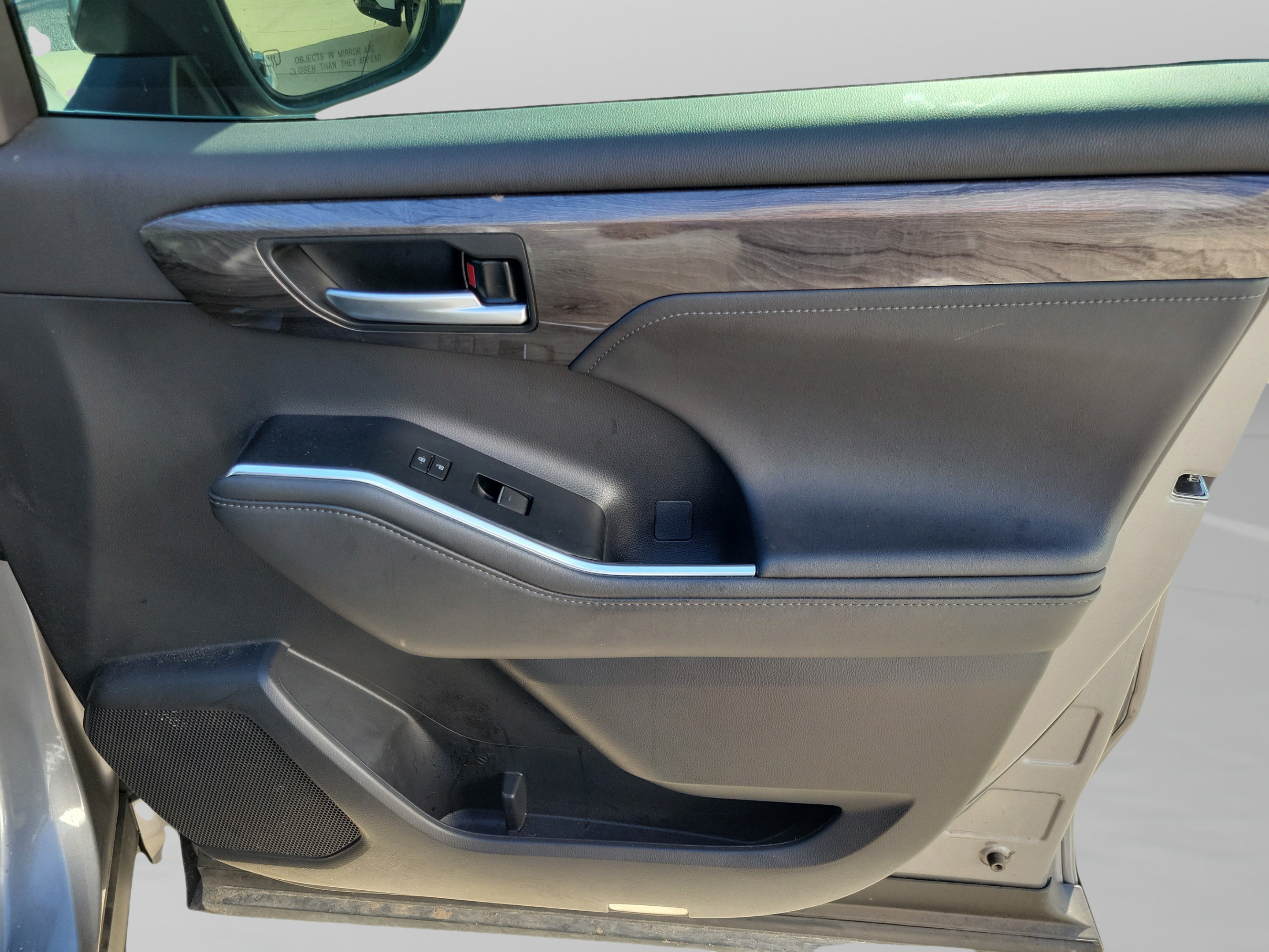 Certified 2025 Toyota Highlander Limited FWD image 29
