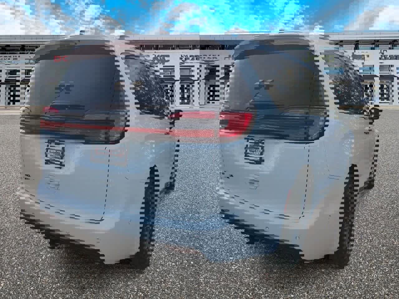 Used 2024 Chrysler Pacifica Touring-L w/ Road Tripper Package image 8