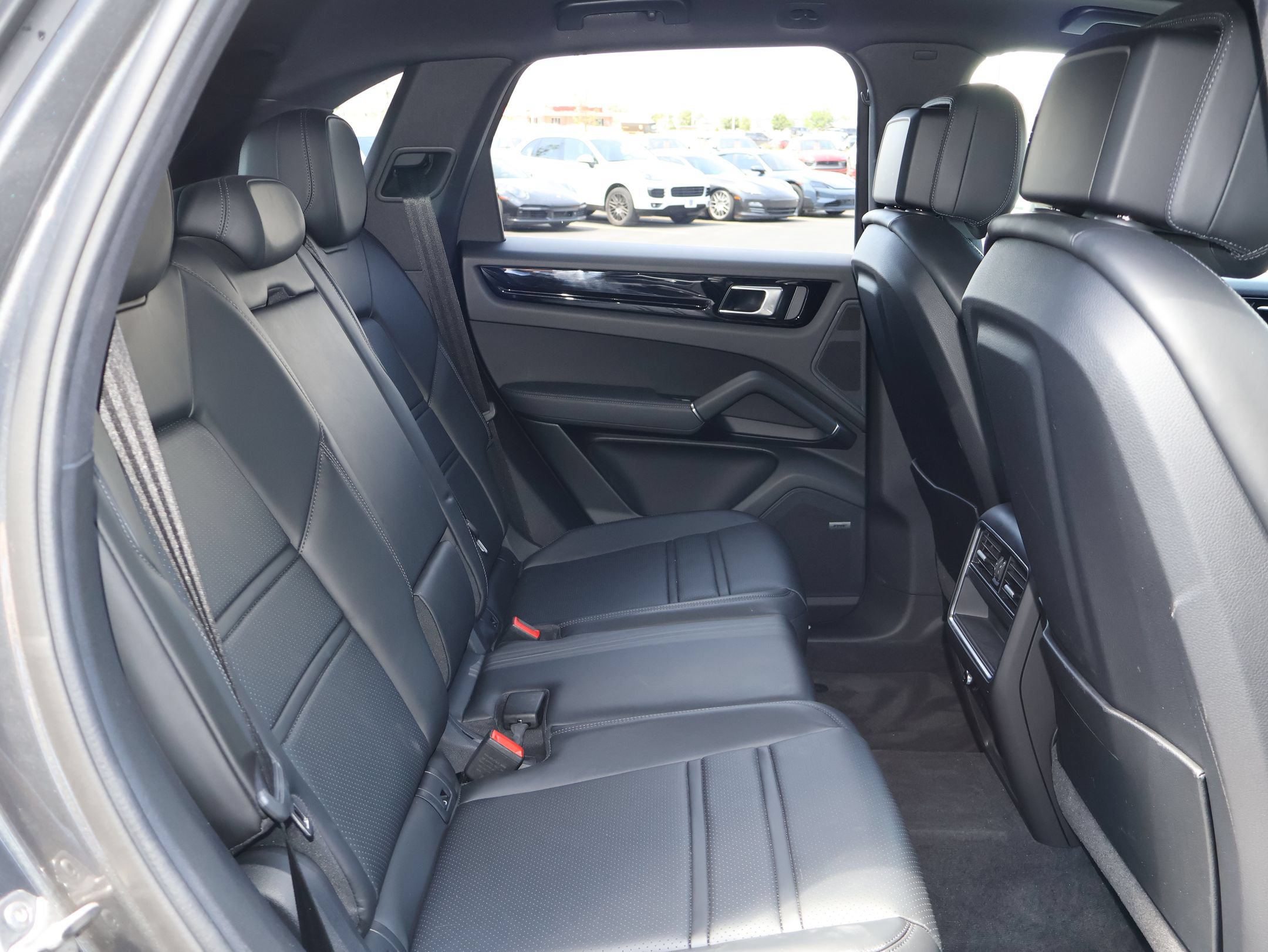 Used 2023 Porsche Cayenne AWD/4WD image 26