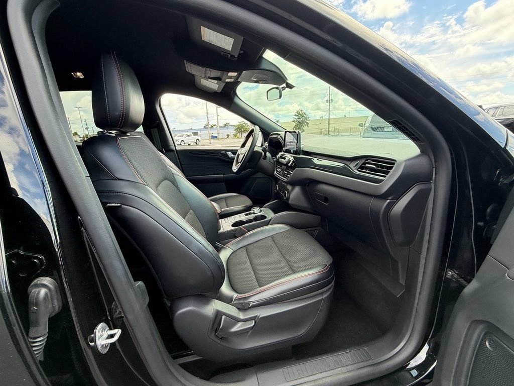 Used 2025 Ford Escape ST-Line FWD image 17