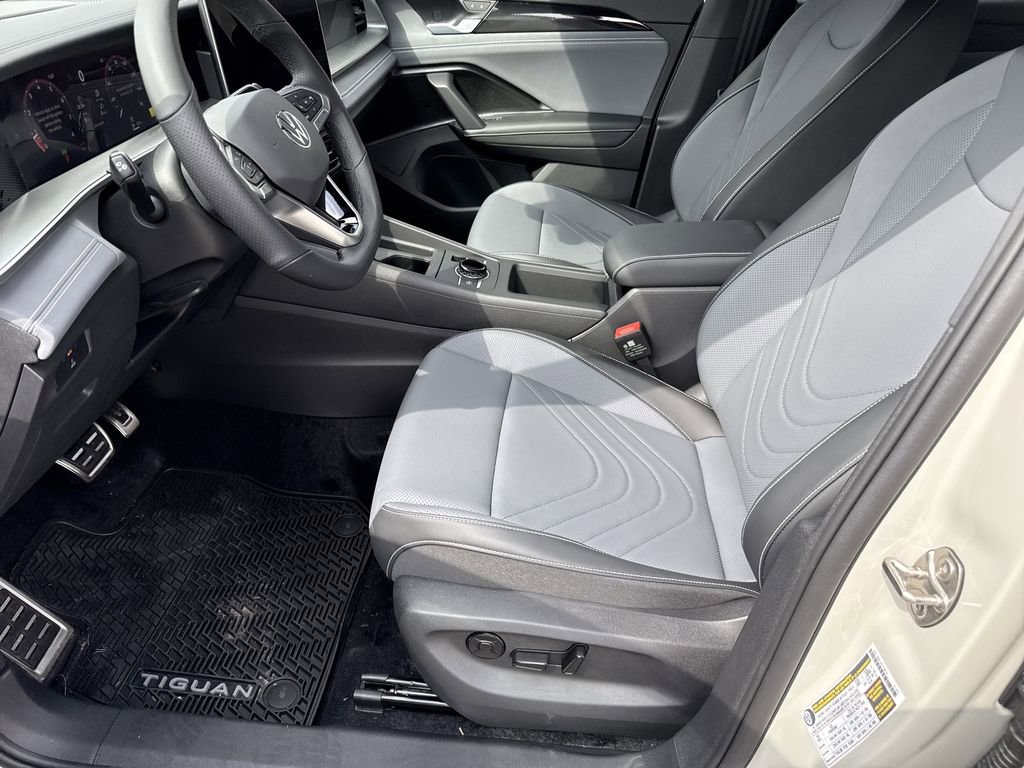 New 2026 Volkswagen Tiguan SE R-Line image 12
