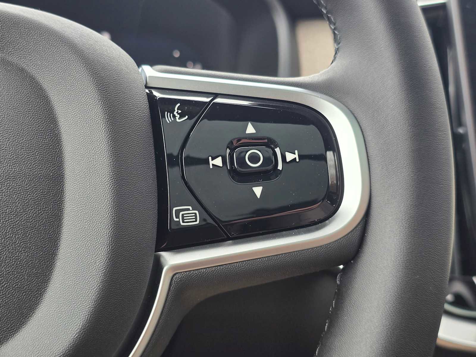 New 2026 Volvo XC90 T8 Plus w/ Protection Package Premier image 31