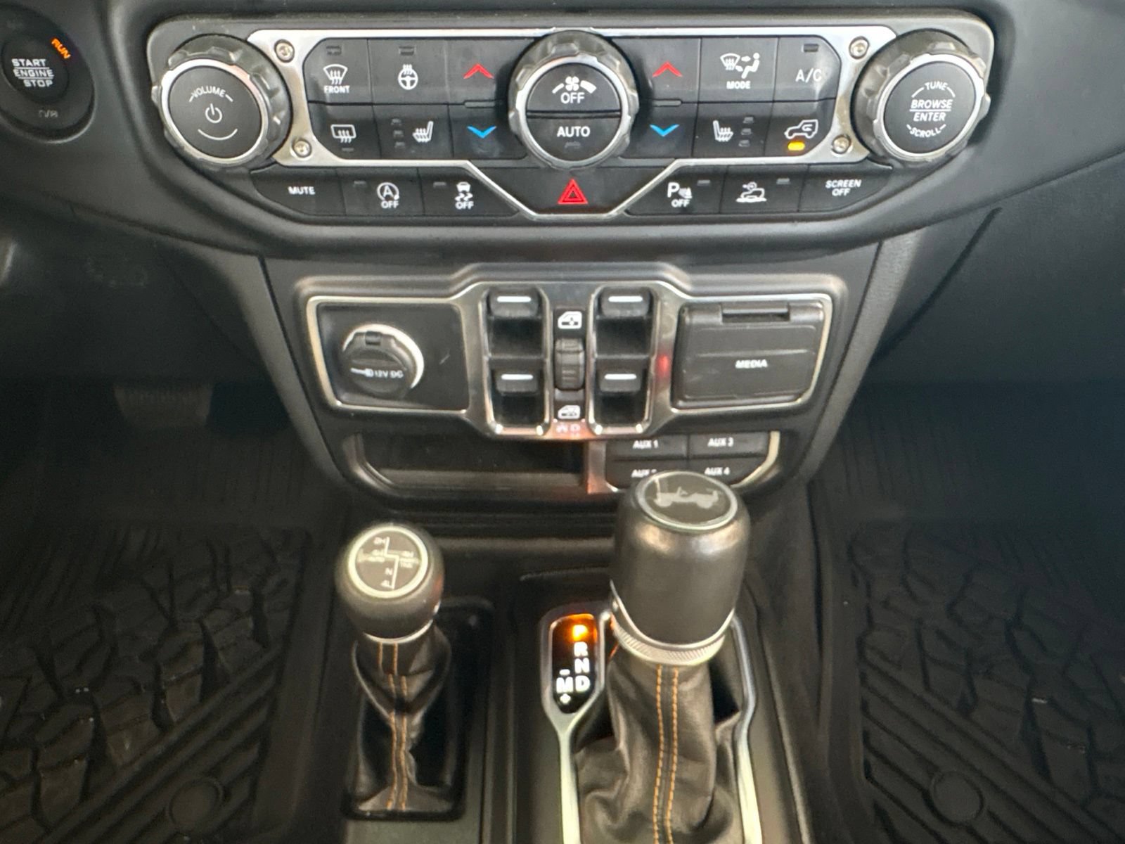 Used 2021 Jeep Wrangler Unlimited Sahara AWD/4WD image 25