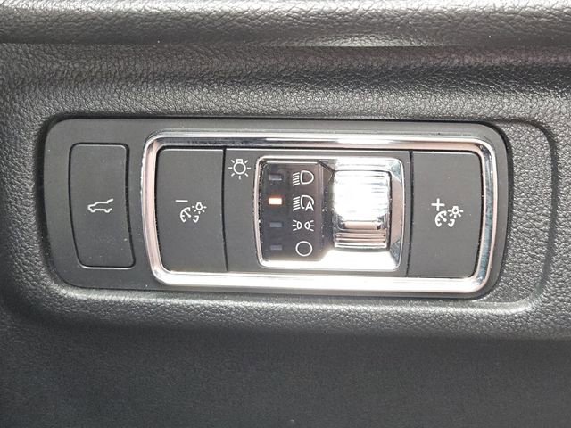 Used 2020 Lincoln Corsair FWD w/ Premium Package image 18