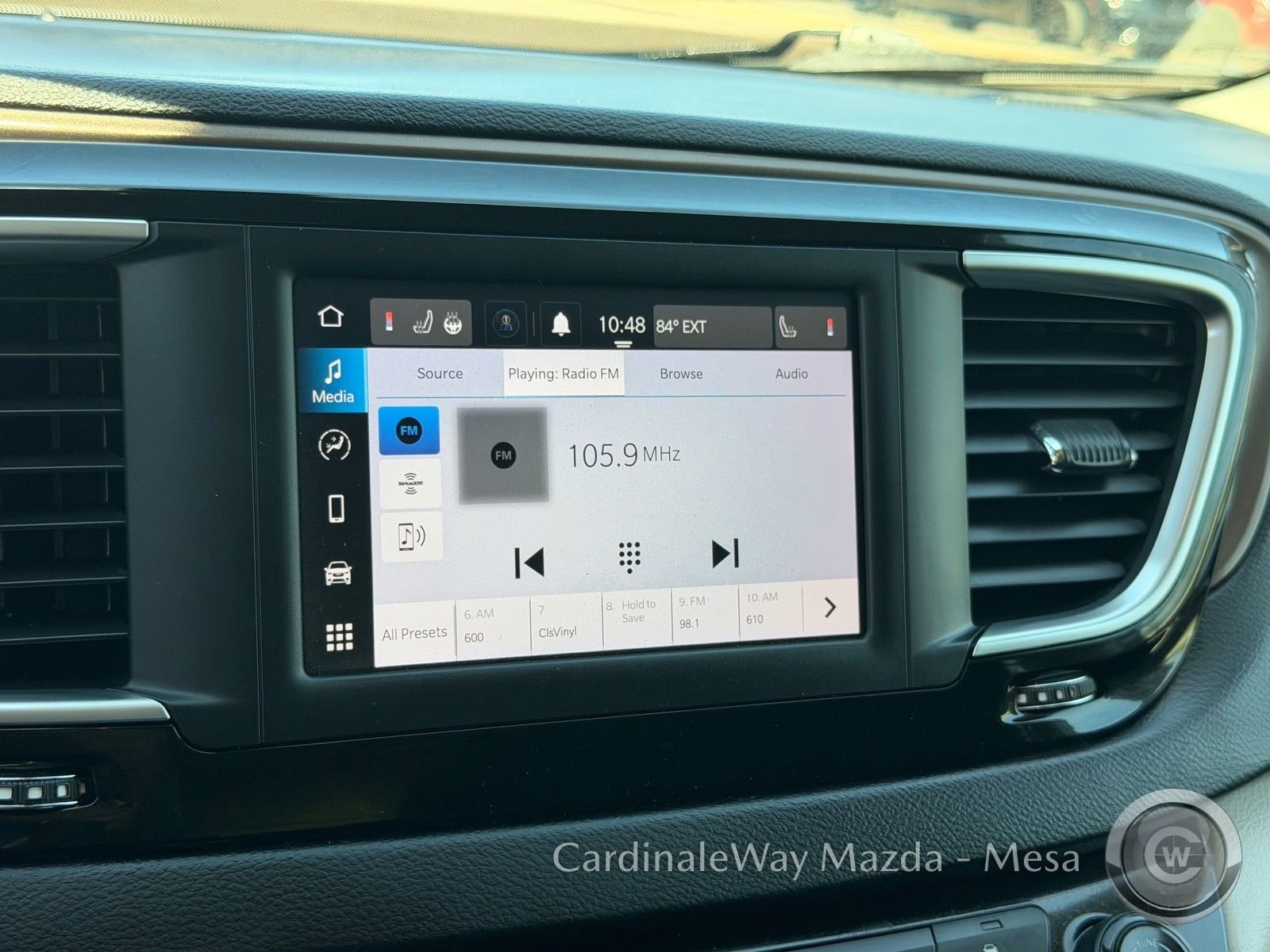 Used 2022 Chrysler Voyager LX image 25