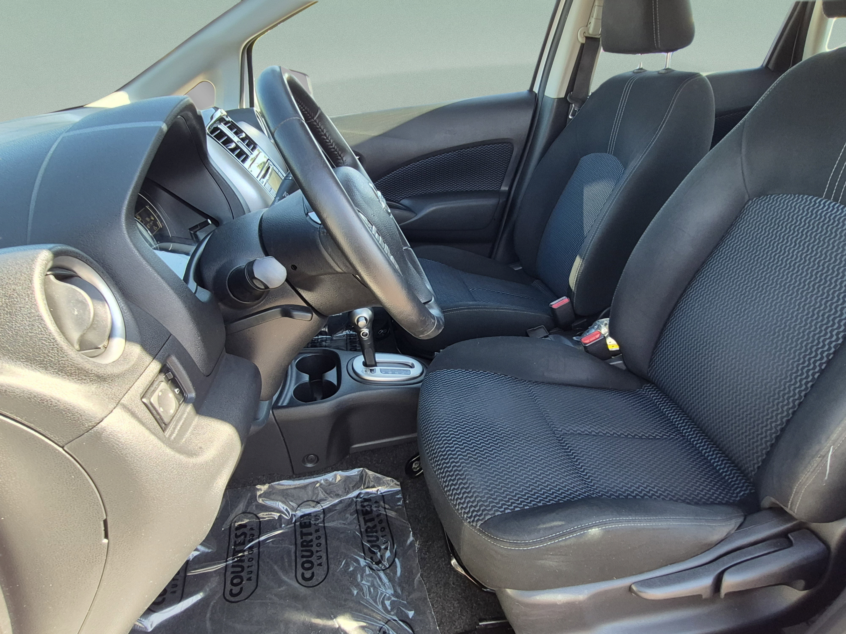 Used 2016 Nissan Versa Note SV FWD image 17