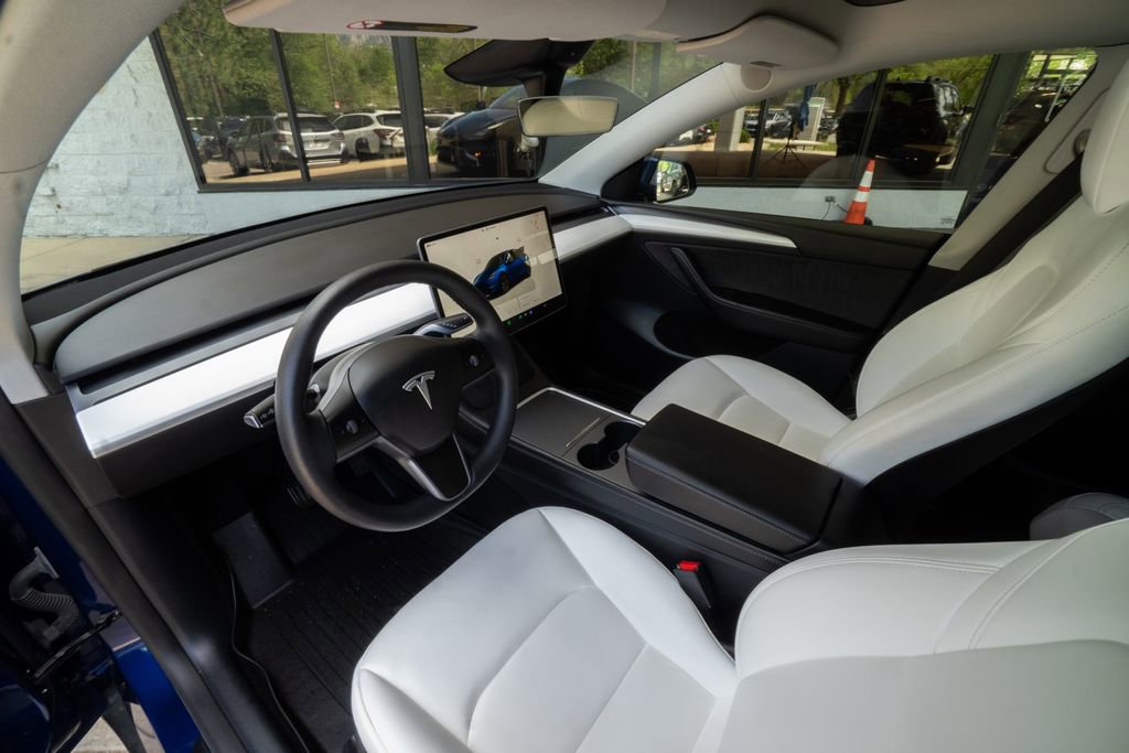 Used 2024 Tesla Model Y Long Range AWD/4WD image 9