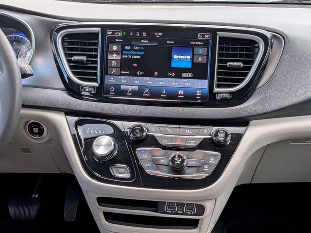 Used 2023 Chrysler Pacifica Touring-L FWD image 18
