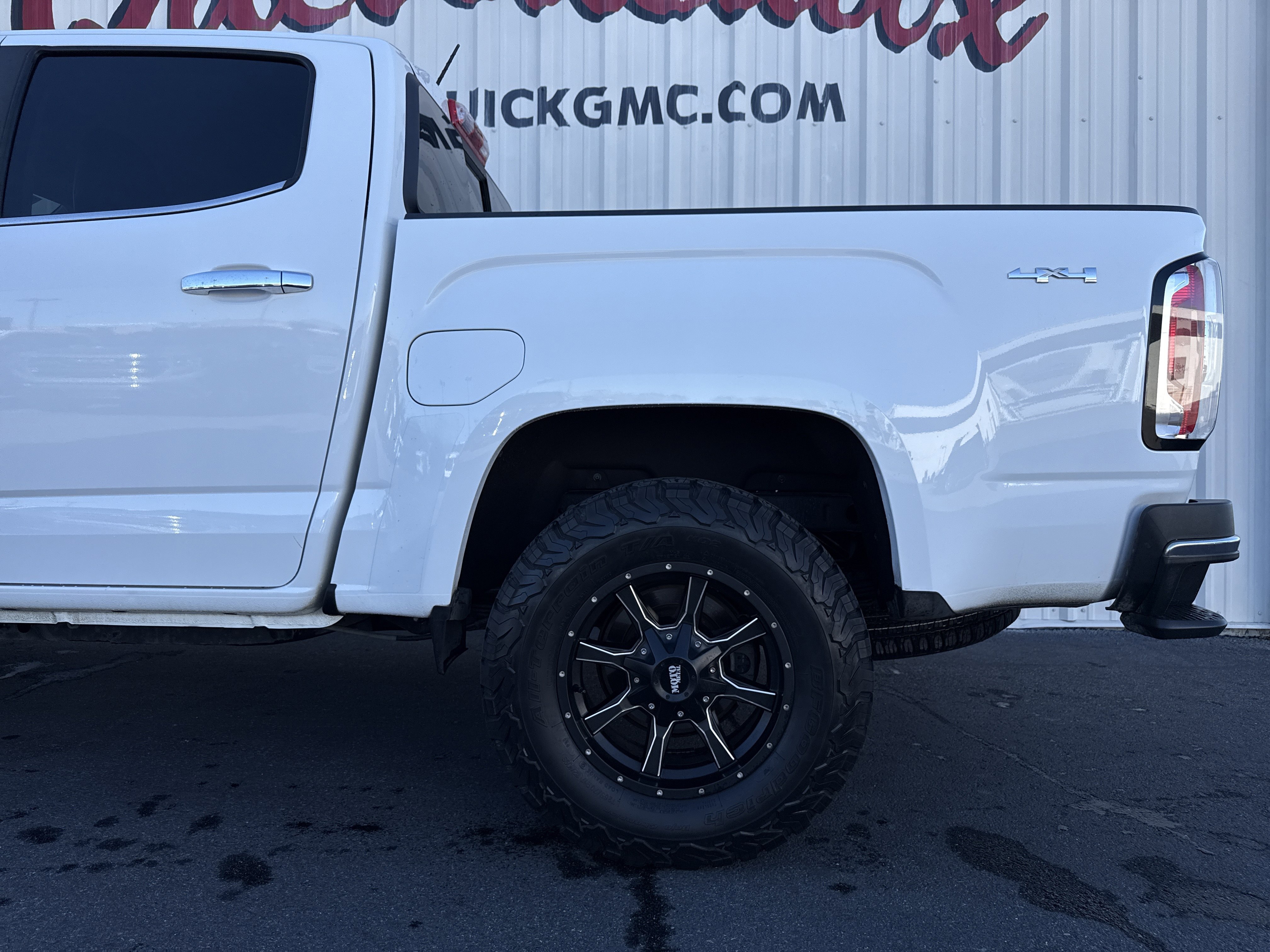 Used 2017 GMC Canyon SLT w/ Driver Alert Package image 2