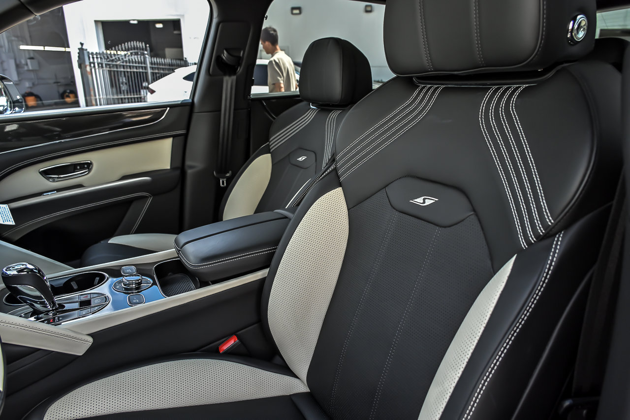 Used 2022 Bentley Bentayga AWD/4WD image 21