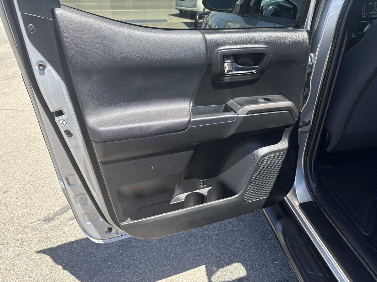 Used 2019 Toyota Tacoma TRD Sport AWD/4WD image 12
