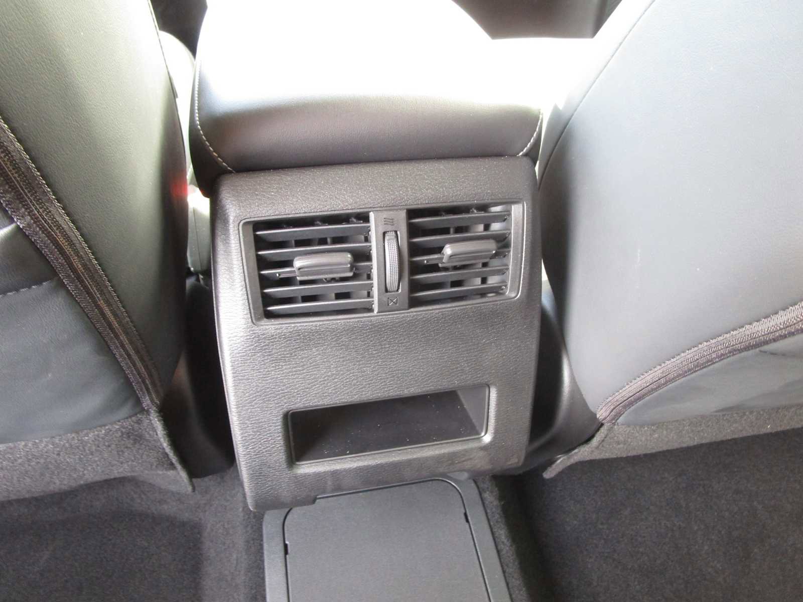Used 2023 Mitsubishi Outlander SE image 9