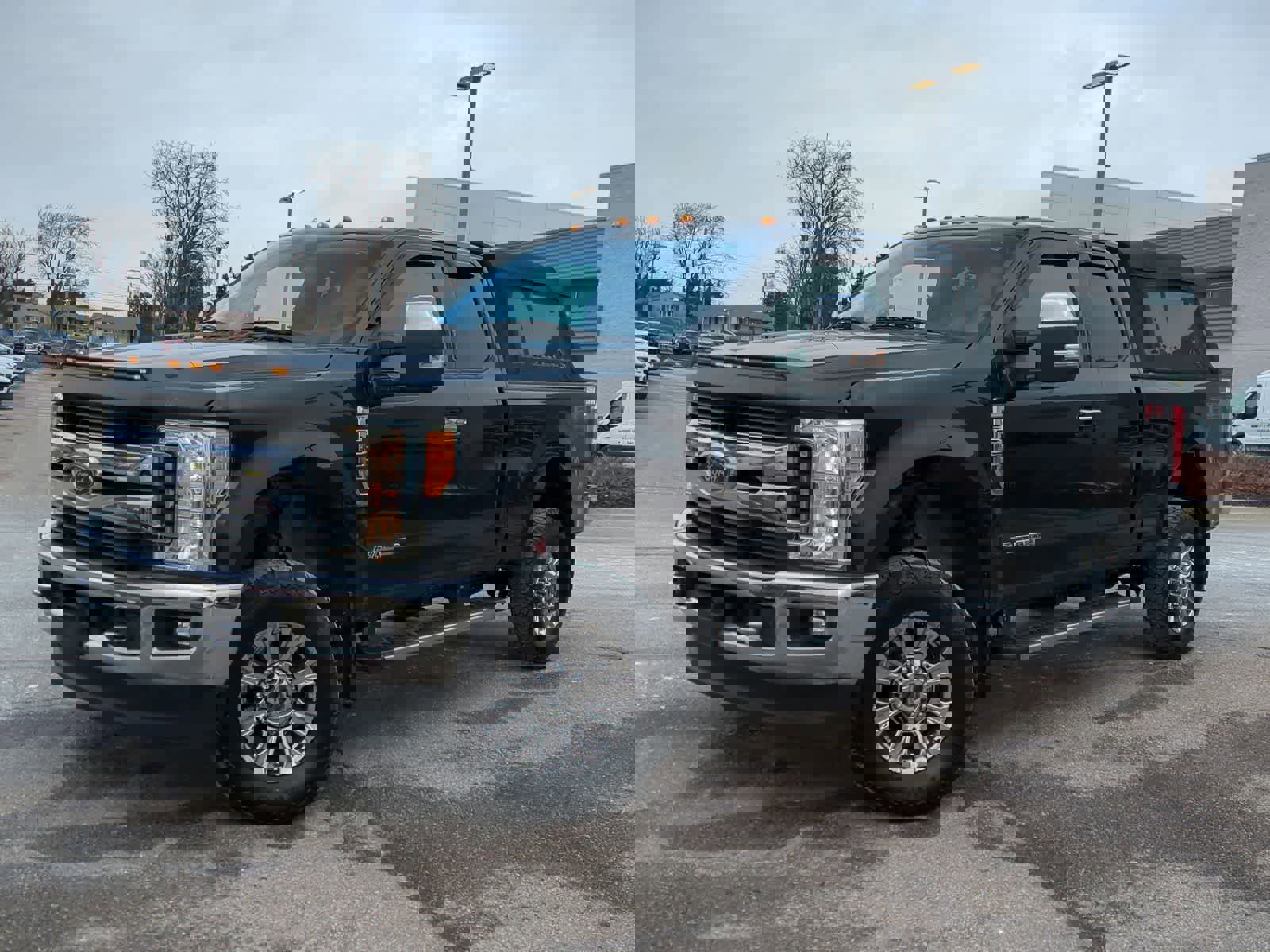 Used 2017 Ford F350 XLT w/ XLT Premium Package AWD/4WD image 1