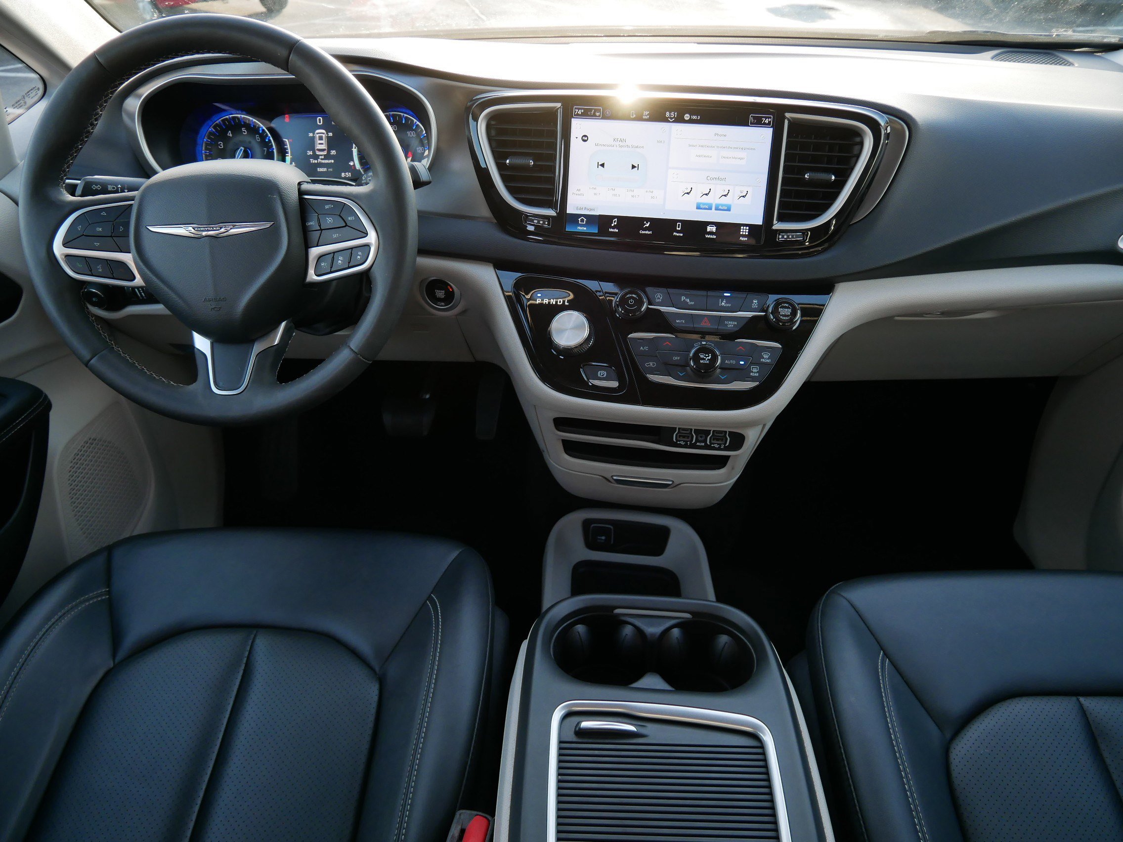Used 2024 Chrysler Pacifica Touring-L image 10
