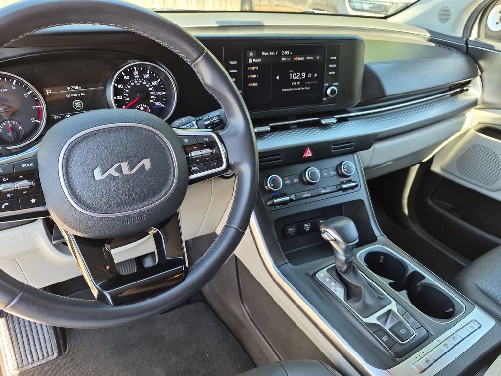 Used 2024 Kia Carnival LX FWD image 33