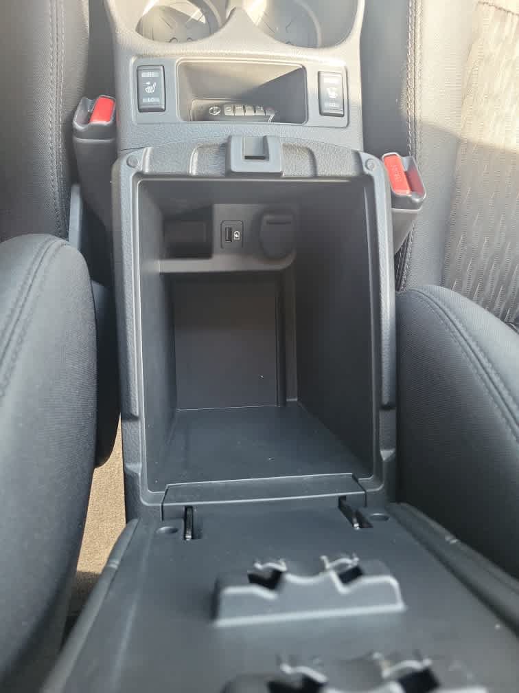 Used 2018 Nissan Rogue SV AWD/4WD image 17