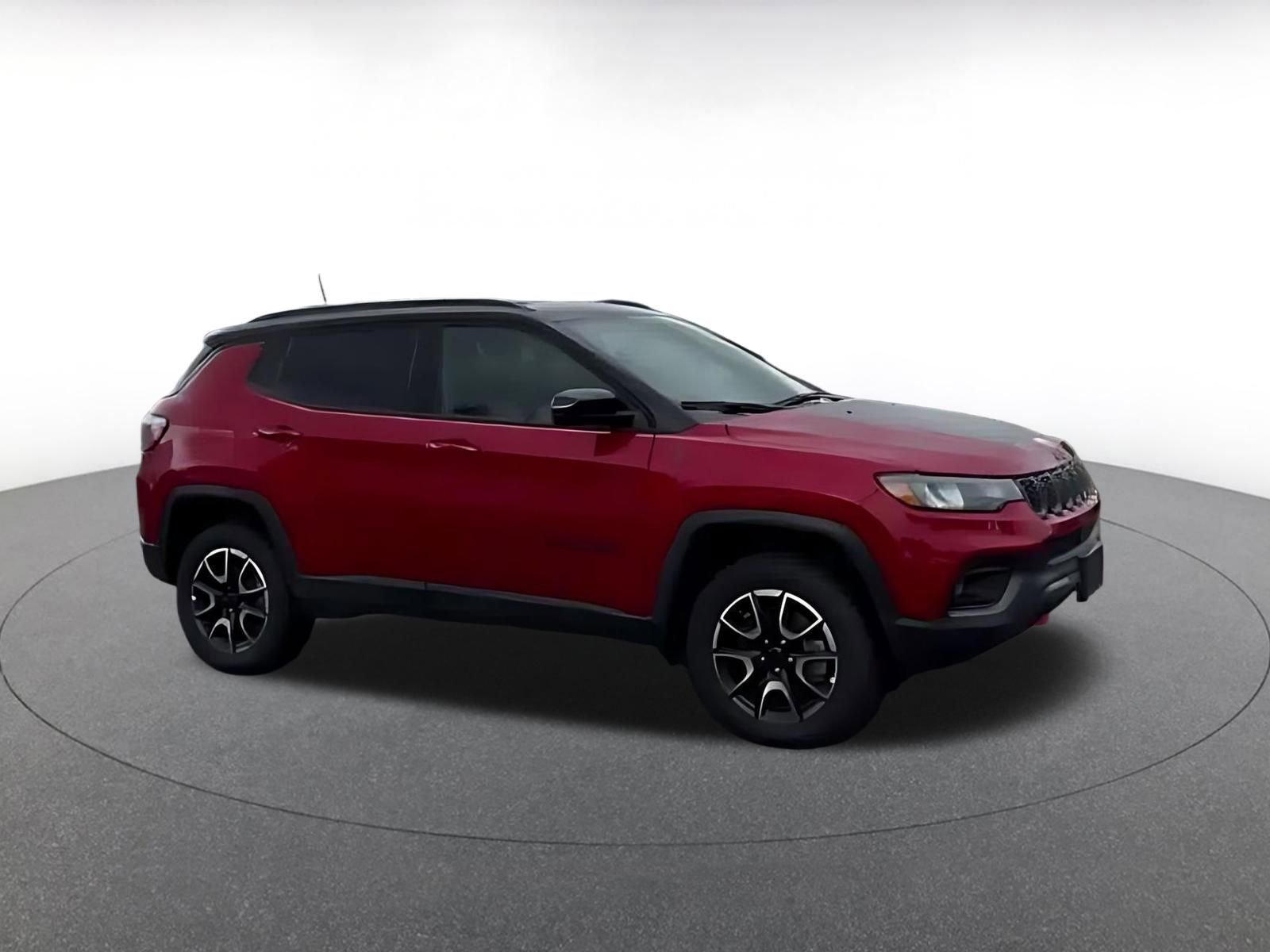 Used 2025 Jeep Compass Trailhawk video 2