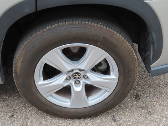 Used 2021 Toyota Highlander L FWD image 15