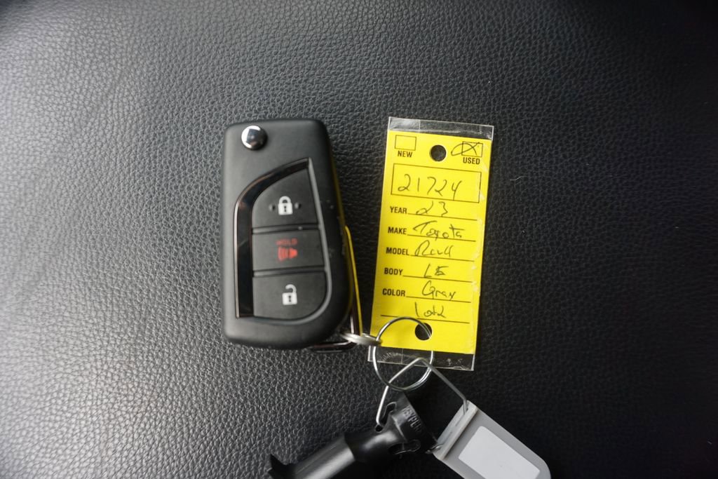 Used 2023 Toyota RAV4 LE AWD/4WD image 30