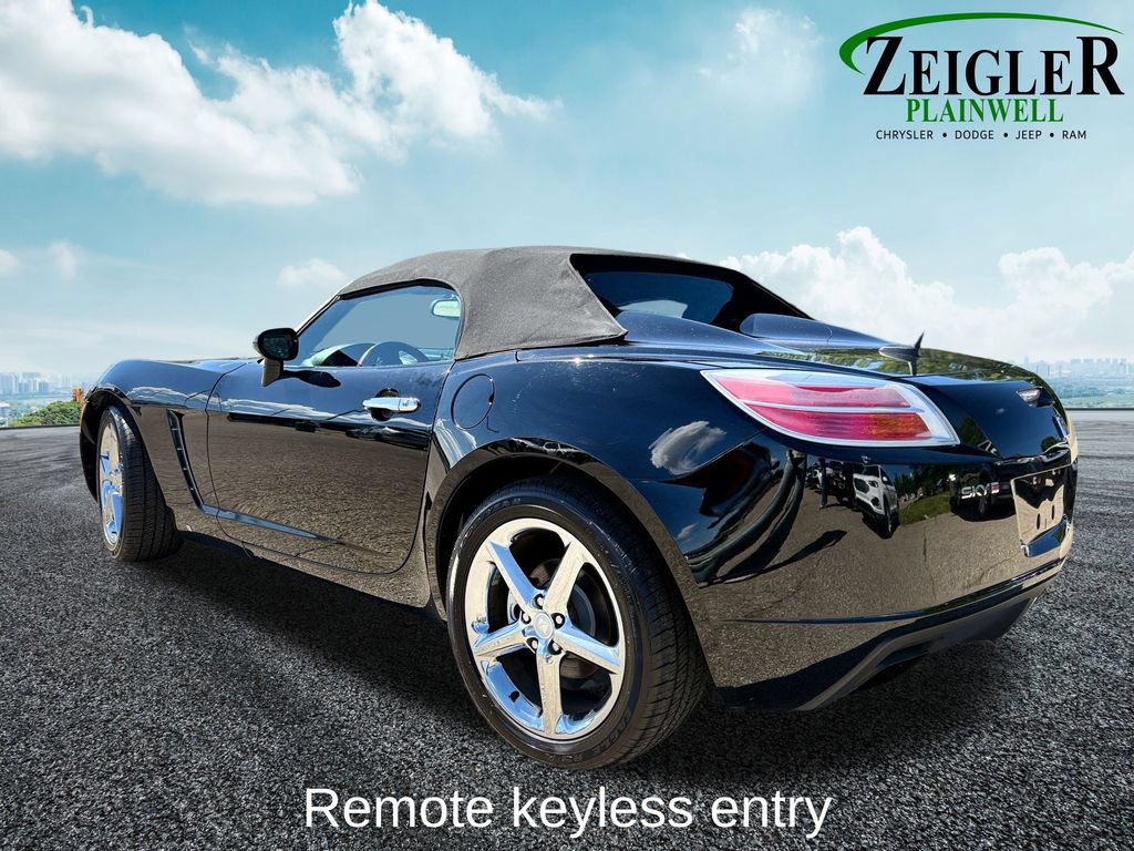 Used 2007 Saturn Sky Red Line RWD image 2