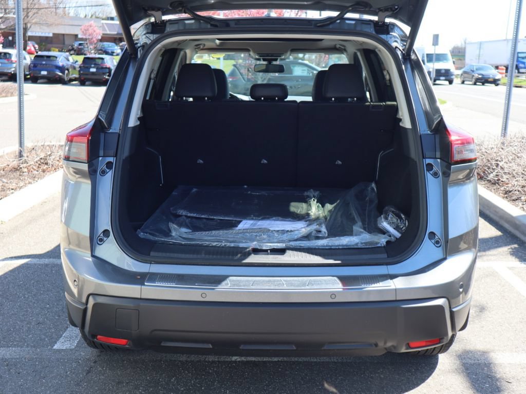 Certified 2025 Nissan Rogue SV w/ SV Premium Package AWD/4WD image 28