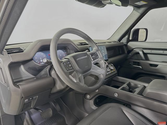 Used 2025 Land Rover Defender 110 S image 9