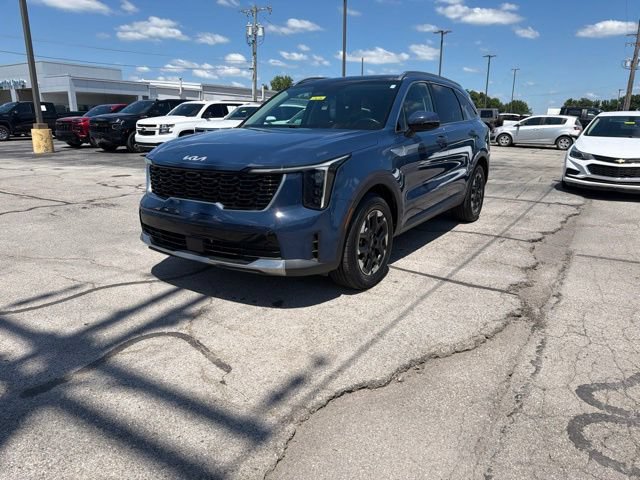 Used 2024 Kia Sorento S w/ Panoramic Sunroof Package FWD image 2