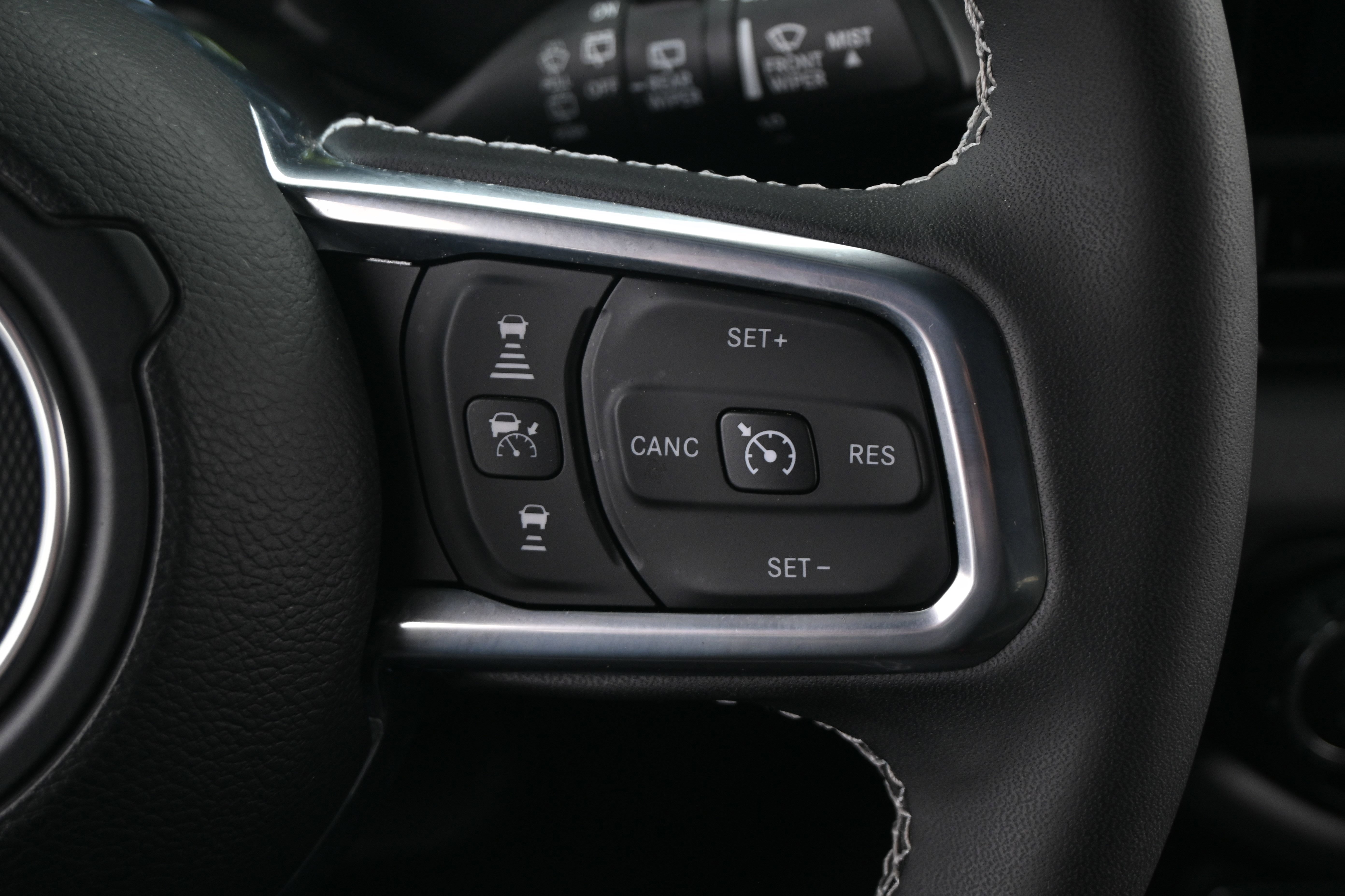 Used 2025 Jeep Wrangler Unlimited Sahara w/ Safety Group AWD/4WD image 19