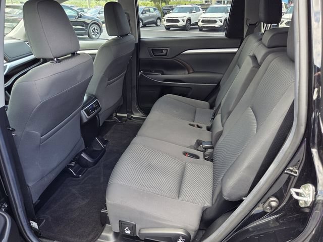 Used 2019 Toyota Highlander LE FWD image 10