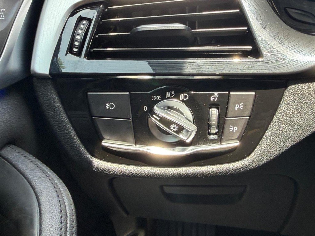 Used 2018 BMW 530e xDrive AWD/4WD image 16