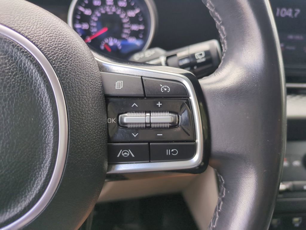 Used 2023 Kia Carnival LX FWD image 20