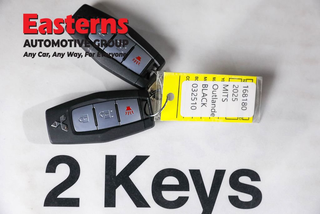 Used 2025 Mitsubishi Outlander ES image 26