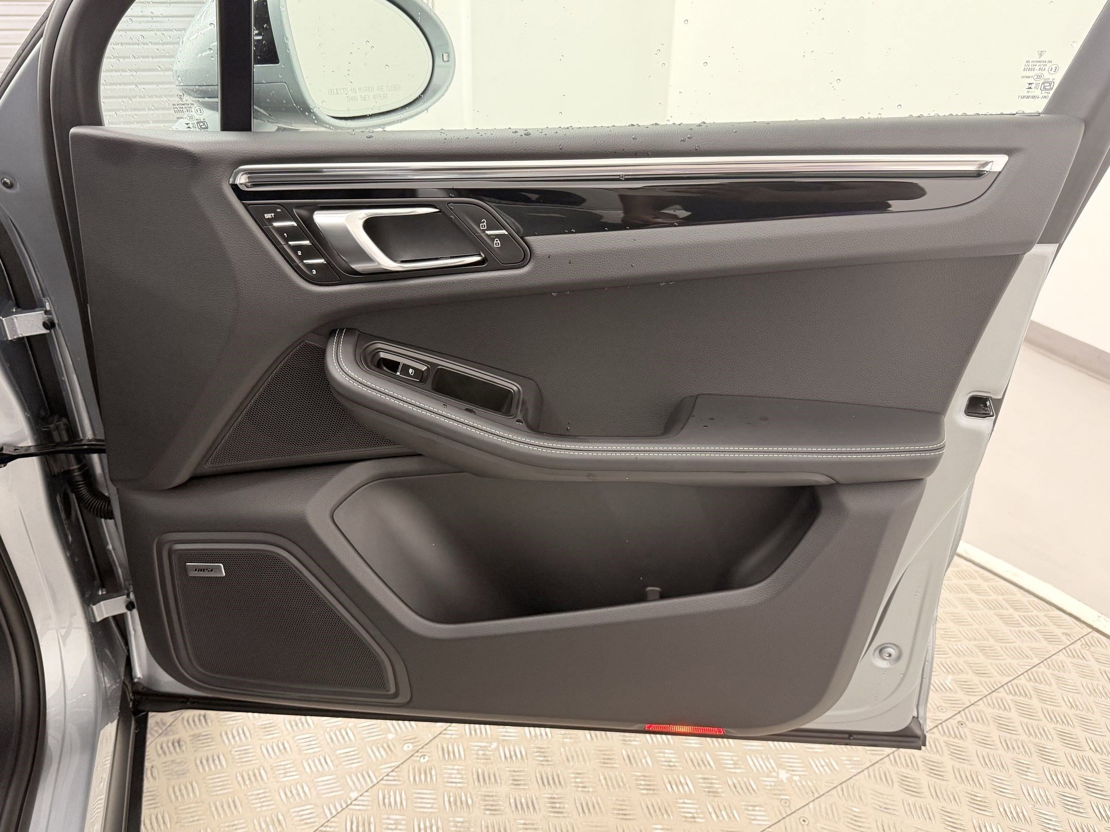 Certified 2025 Porsche Macan image 29