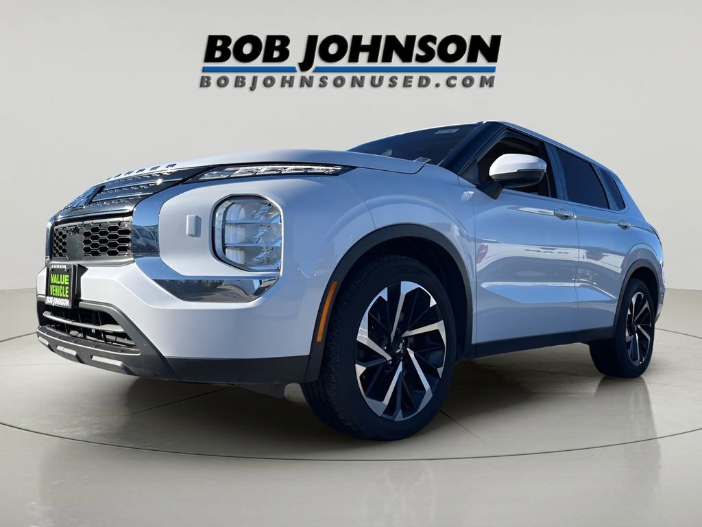 Used 2022 Mitsubishi Outlander ES image 3