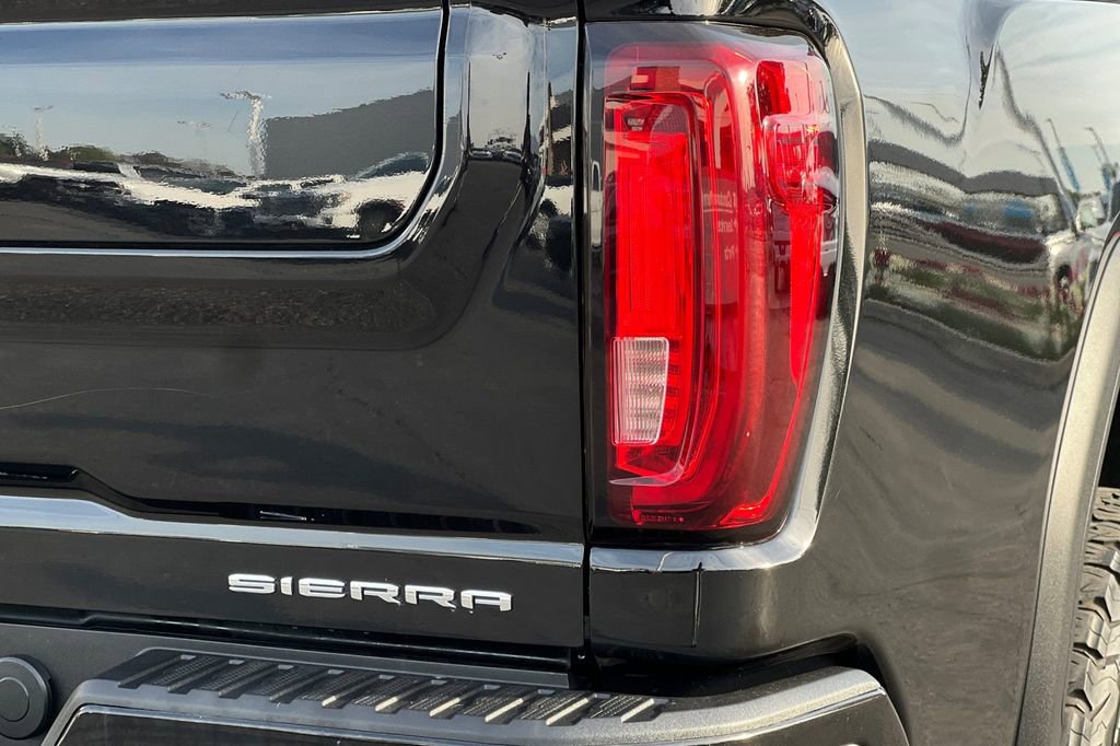 Used 2022 GMC Sierra 3500 Denali w/ Denali Black Diamond Edition image 39