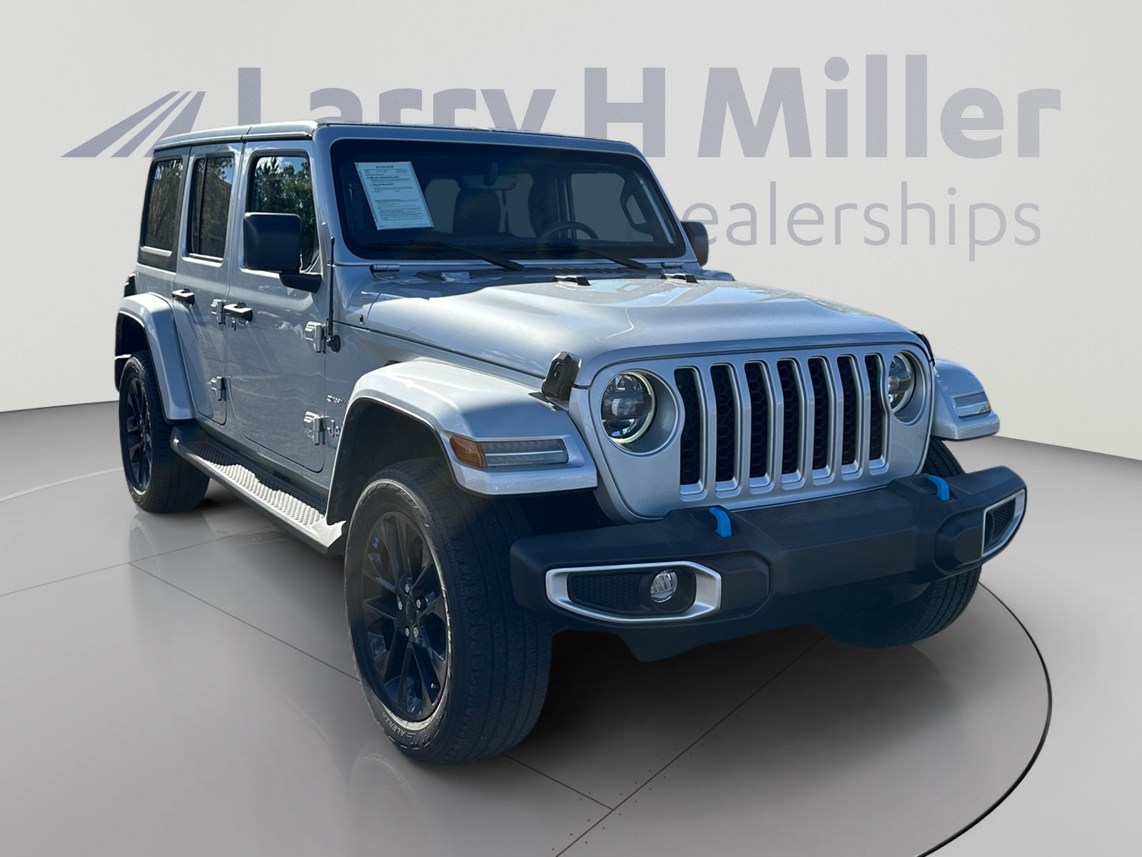 Used 2023 Jeep Wrangler Unlimited Sahara AWD/4WD image 7