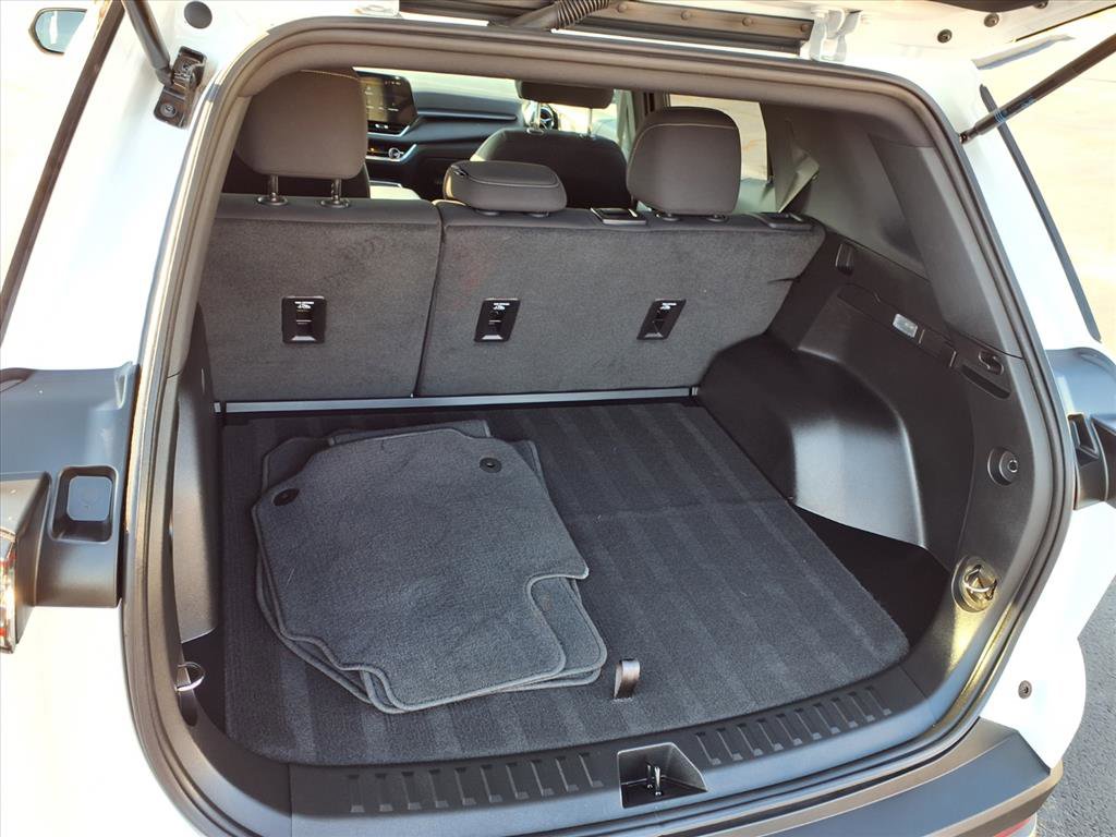 Used 2025 Chevrolet Equinox LT image 24