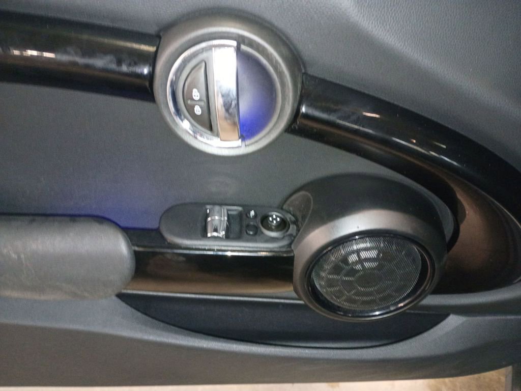 Used 2019 MINI Cooper 2-Door Hardtop w/ Premium Package image 13