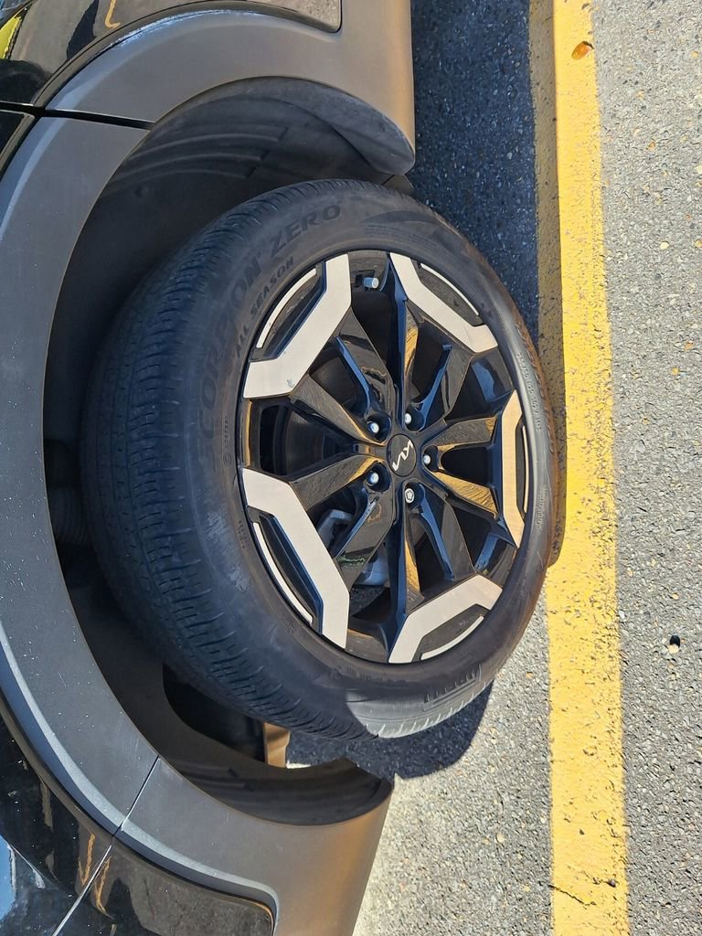 Used 2023 Kia Telluride EX w/ EX Captain's Chair Package image 29