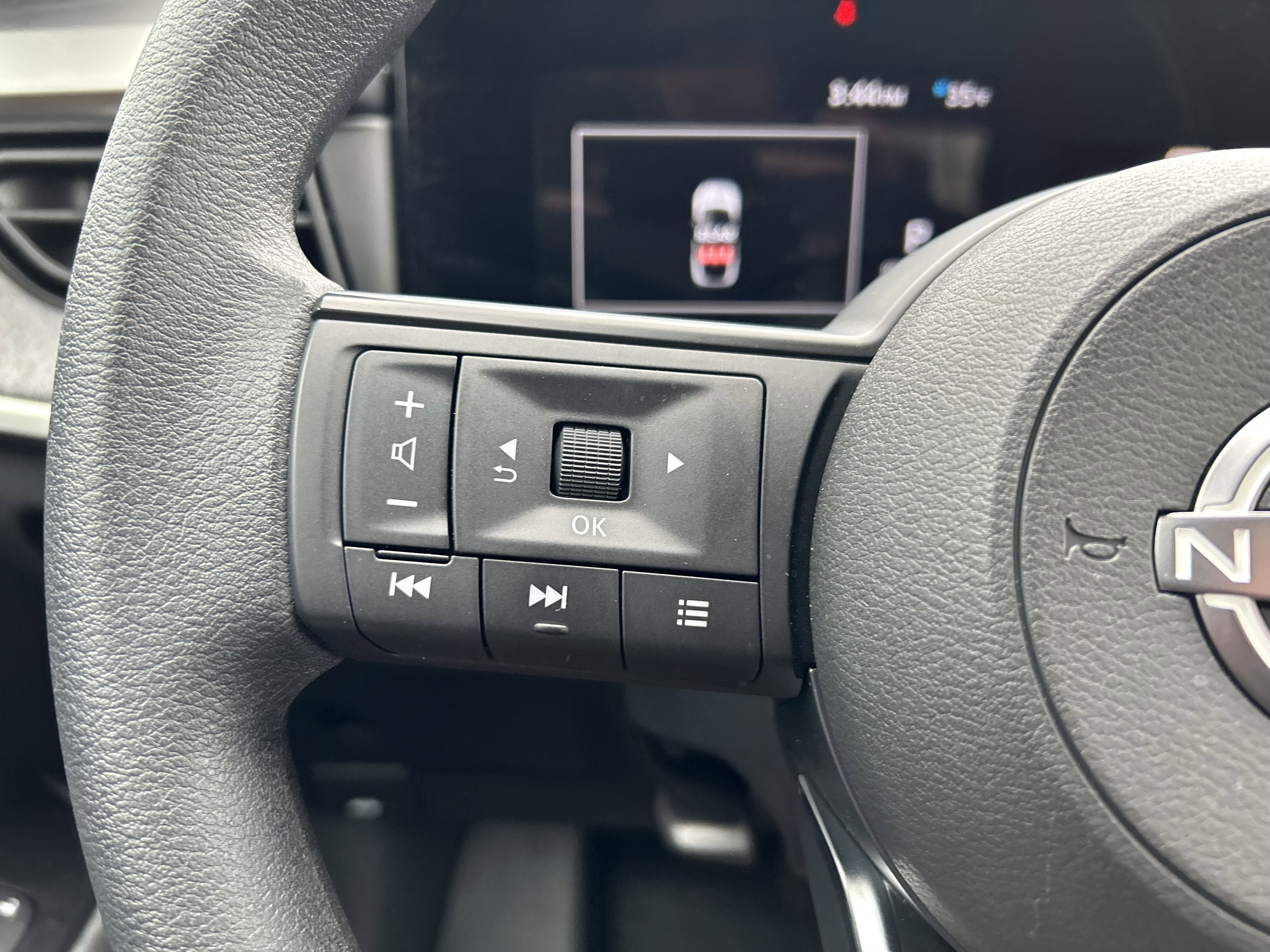 Used 2025 Nissan Kicks SV w/ Charging Package image 19