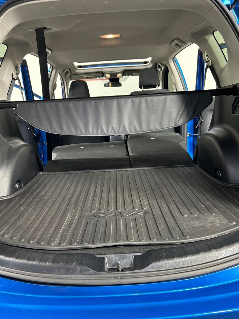 Used 2018 Toyota RAV4 XLE image 19