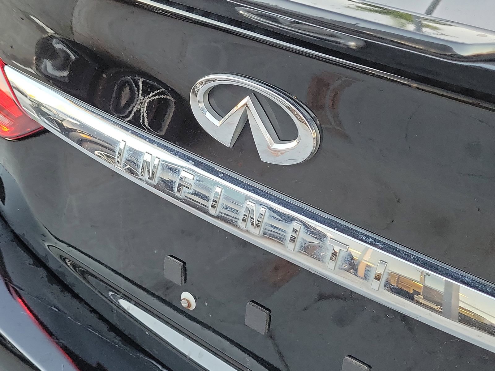Used 2018 INFINITI Q50 Luxe w/ Essential Package (3.0T Luxe) RWD image 8